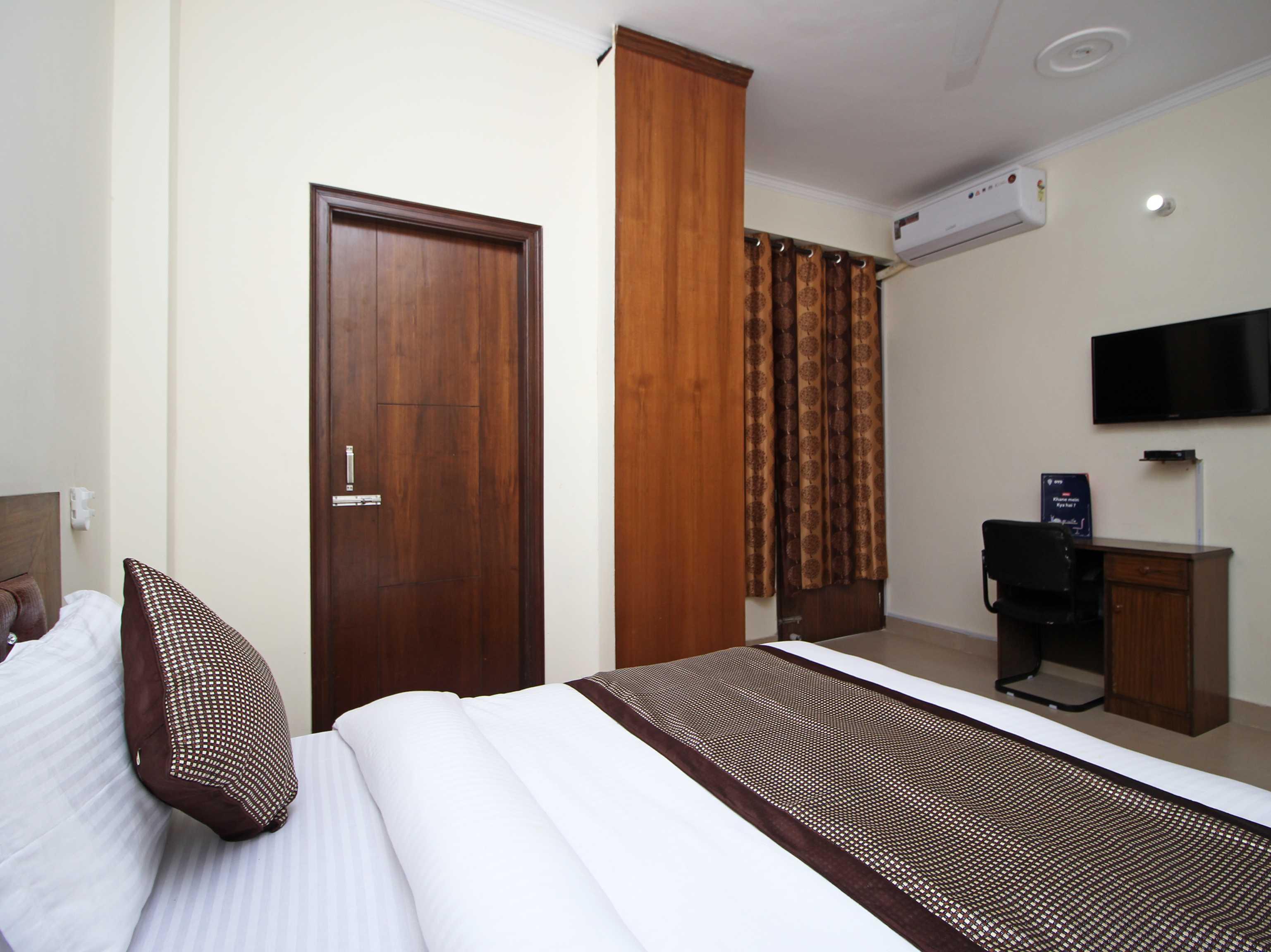 Hotel O Surya Palace New Delhi Exteriör bild