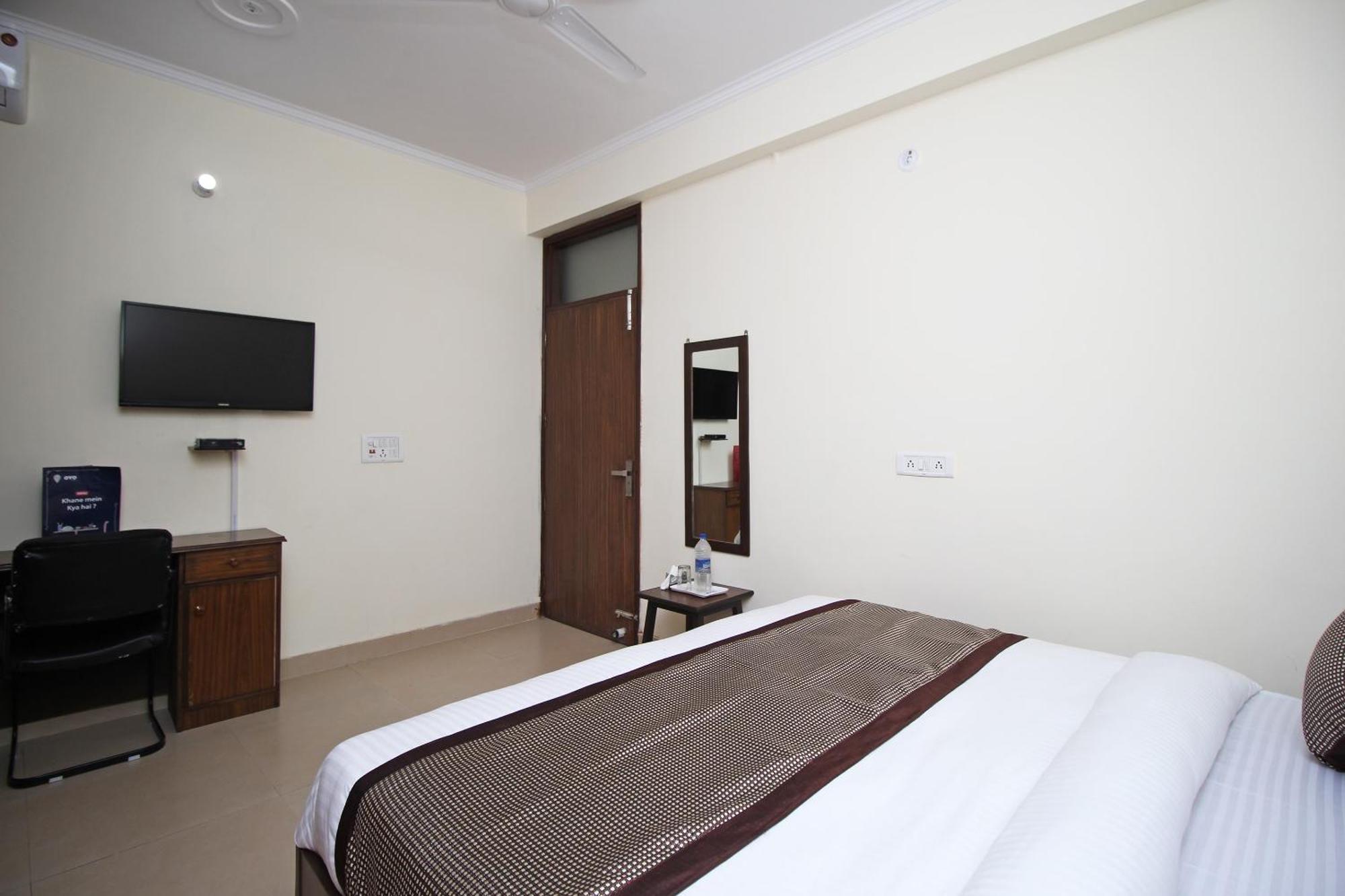 Hotel O Surya Palace New Delhi Exteriör bild