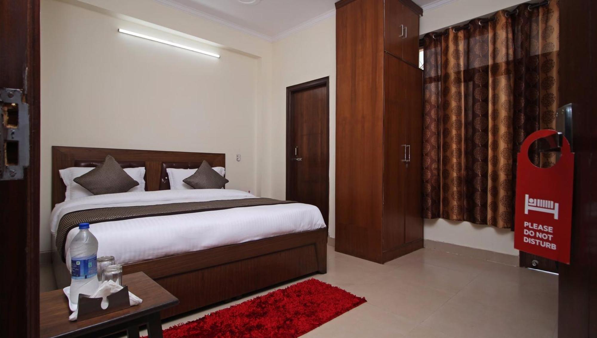 Hotel O Surya Palace New Delhi Exteriör bild