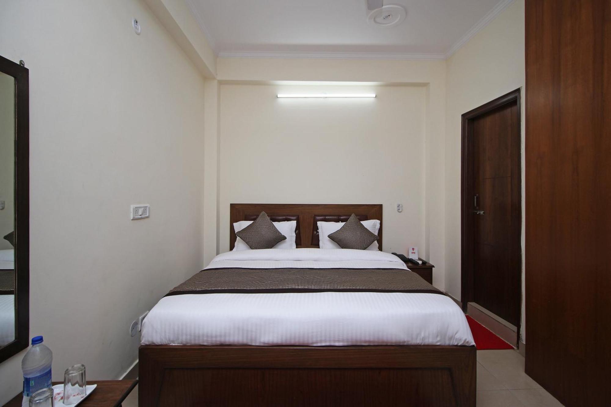 Hotel O Surya Palace New Delhi Exteriör bild