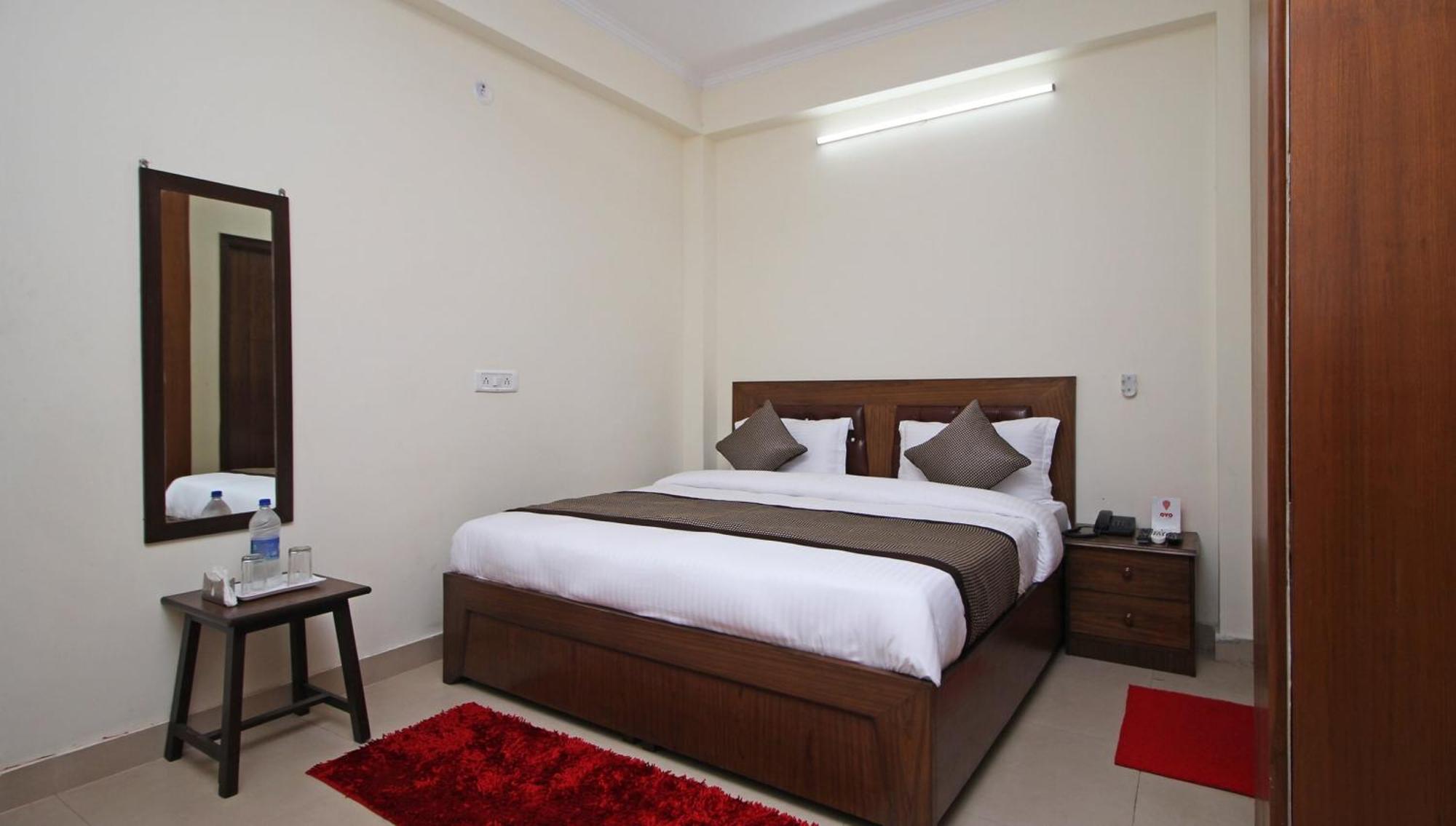 Hotel O Surya Palace New Delhi Exteriör bild