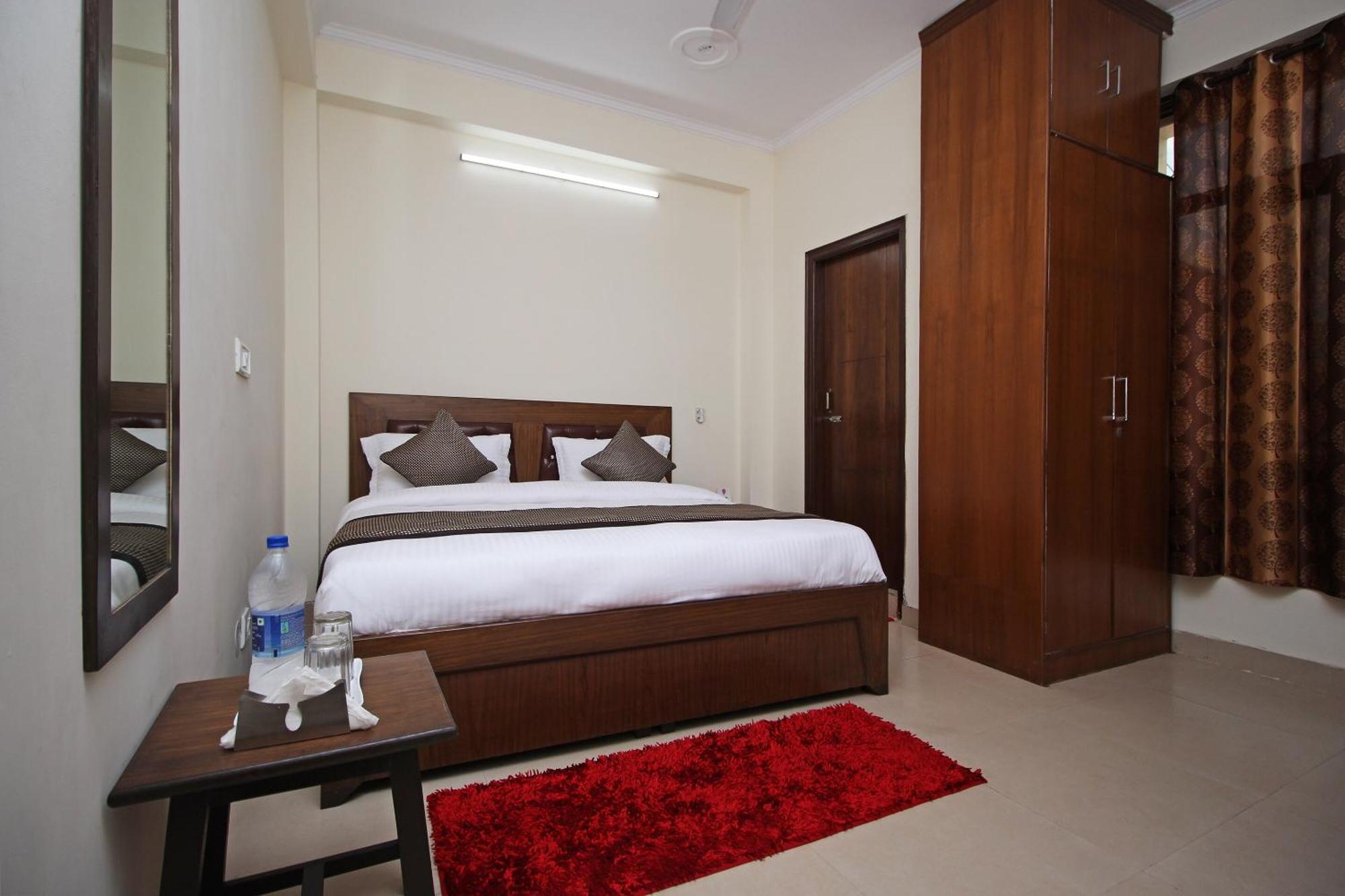 Hotel O Surya Palace New Delhi Exteriör bild