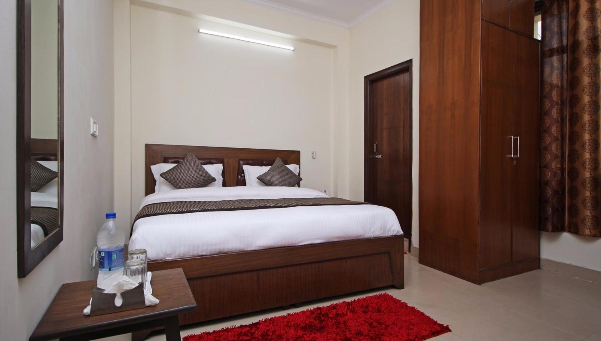 Hotel O Surya Palace New Delhi Exteriör bild