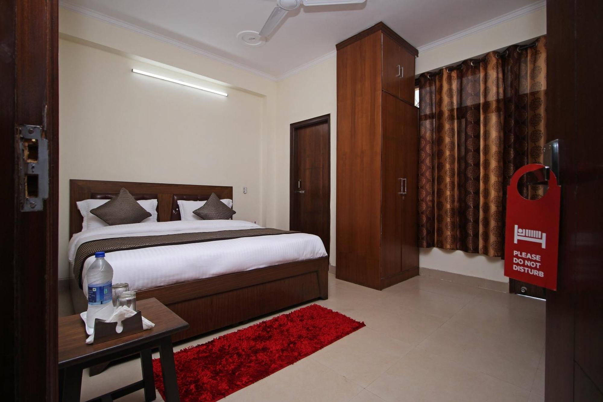 Hotel O Surya Palace New Delhi Exteriör bild