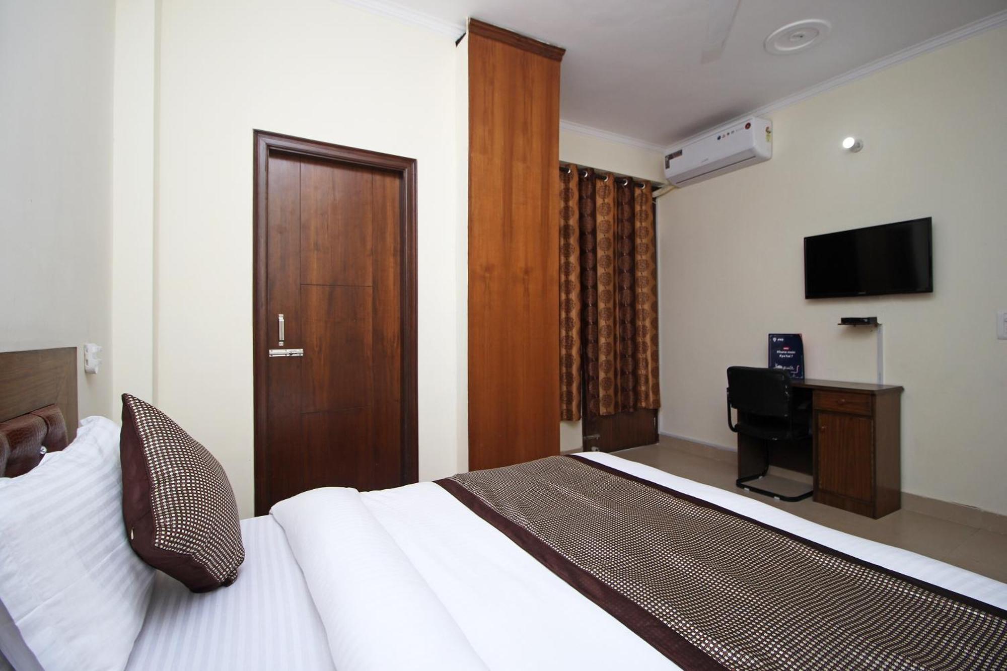Hotel O Surya Palace New Delhi Exteriör bild